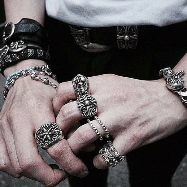 Evaluating the Pros and Cons of Shopping for Chrome Hearts Online