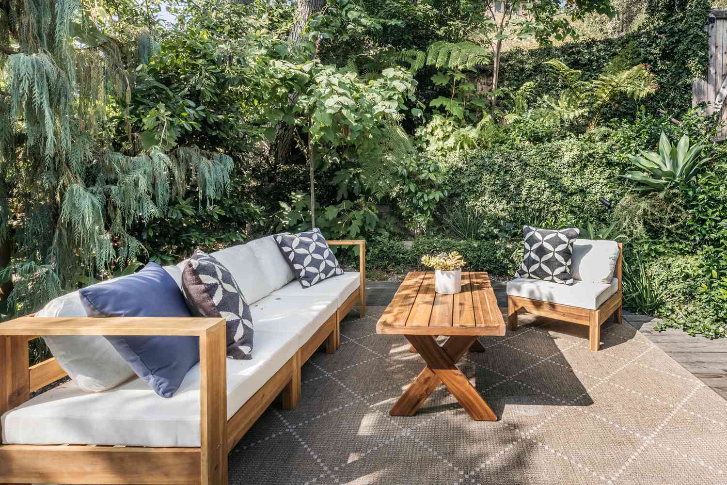 What are one of the highlights of a garden lounge?