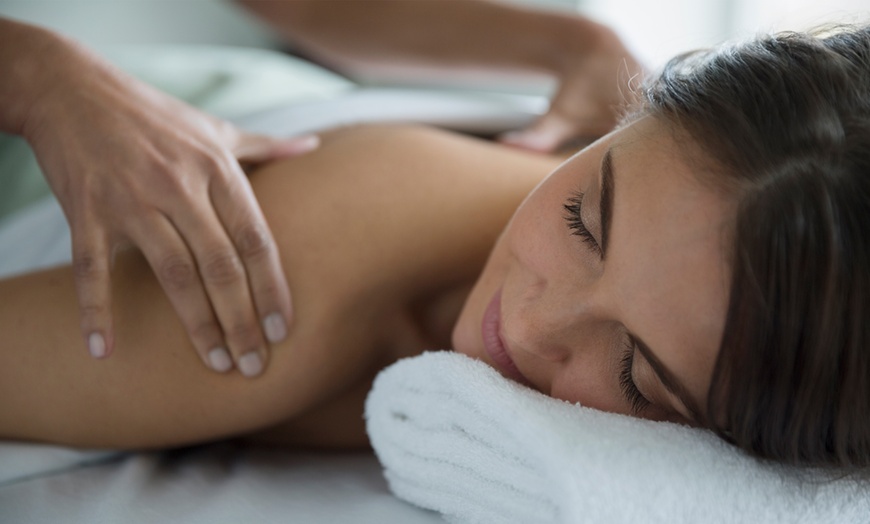 Enjoy Rejuvenation and Renewal with a Therapeutic Siwonhe Massage