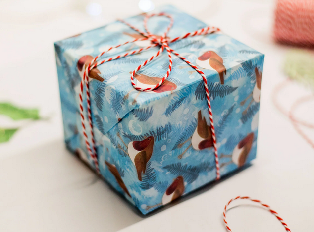 Thoughtful and Unique: Personalised Wrapping Paper Steals the Show